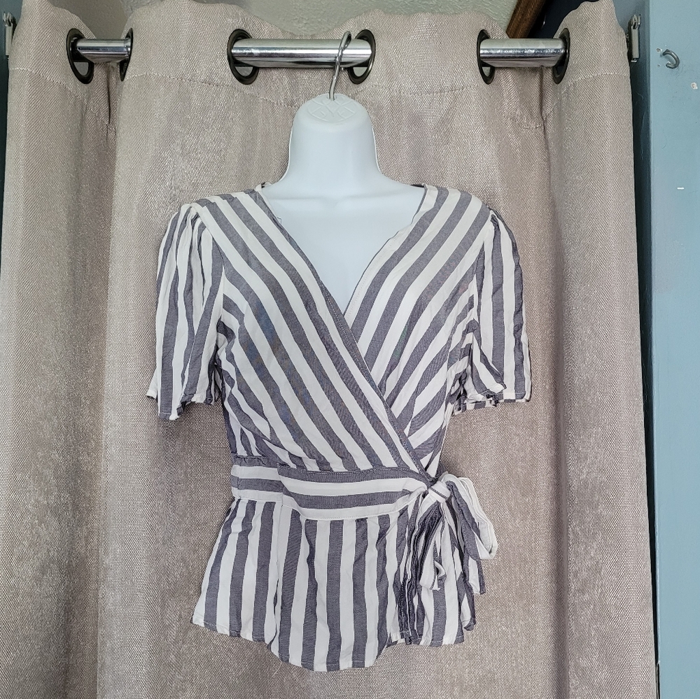 ⭐️BB Dakota Striped Blouse⭐️